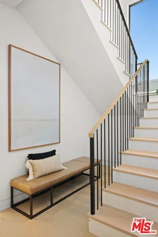 11943 Foxboro Drive, Los Angeles, California 90049