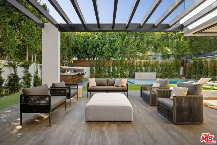 11943 Foxboro Drive, Los Angeles, California 90049