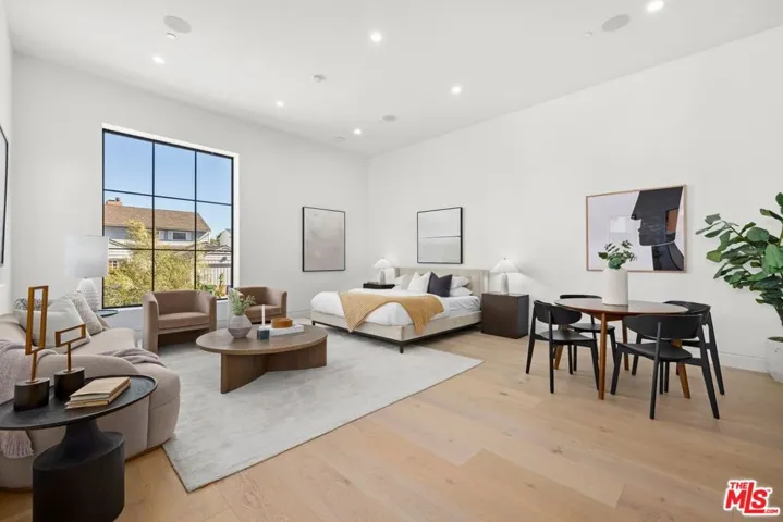 11943 Foxboro Drive, Los Angeles, California 90049