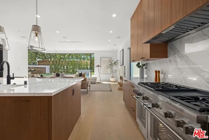 11943 Foxboro Drive, Los Angeles, California 90049