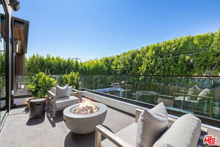 11943 Foxboro Drive, Los Angeles, California 90049