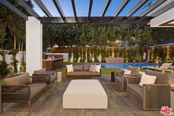 11943 Foxboro Drive, Los Angeles, California 90049