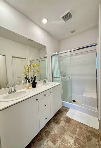 double sinks in Master bath