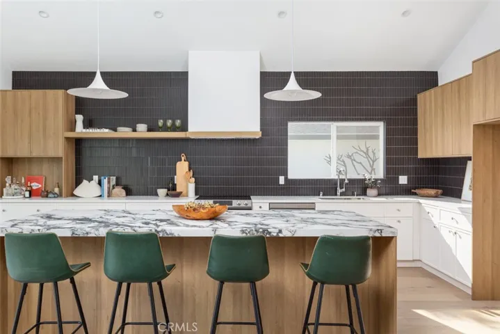 1071 Santa Rosa Avenue, Costa Mesa, California 92626