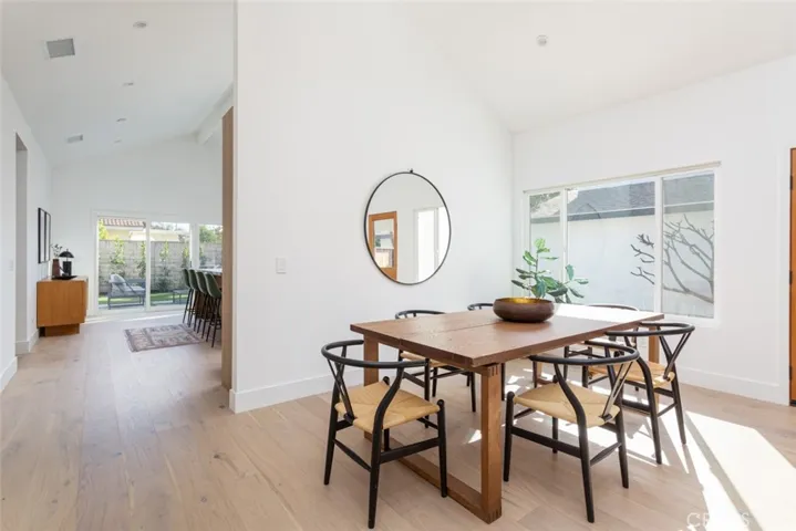 1071 Santa Rosa Avenue, Costa Mesa, California 92626