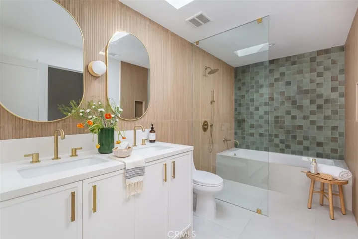 1071 Santa Rosa Avenue, Costa Mesa, California 92626