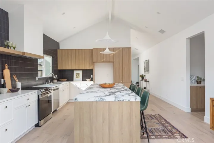 1071 Santa Rosa Avenue, Costa Mesa, California 92626