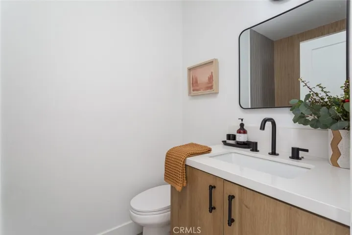 1071 Santa Rosa Avenue, Costa Mesa, California 92626