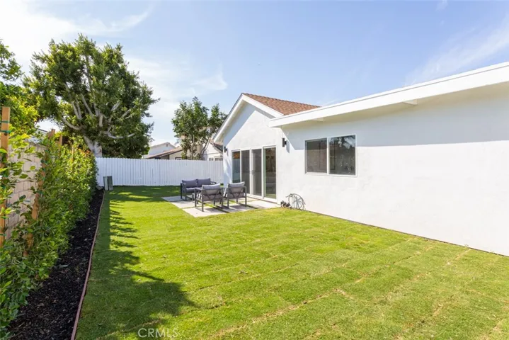 1071 Santa Rosa Avenue, Costa Mesa, California 92626