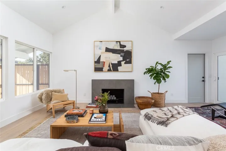 1071 Santa Rosa Avenue, Costa Mesa, California 92626