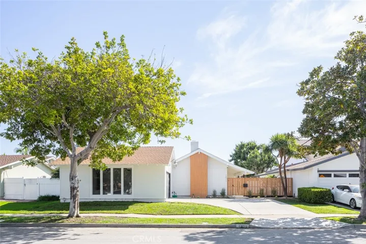 1071 Santa Rosa Avenue, Costa Mesa, California 92626