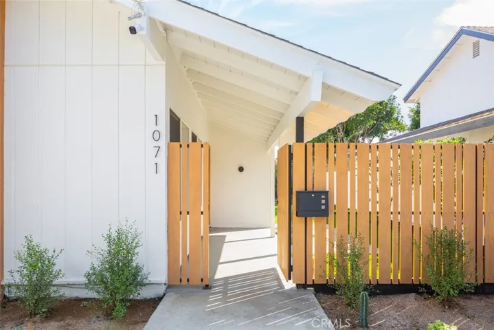 1071 Santa Rosa Avenue, Costa Mesa, California 92626