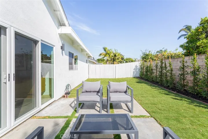 1071 Santa Rosa Avenue, Costa Mesa, California 92626