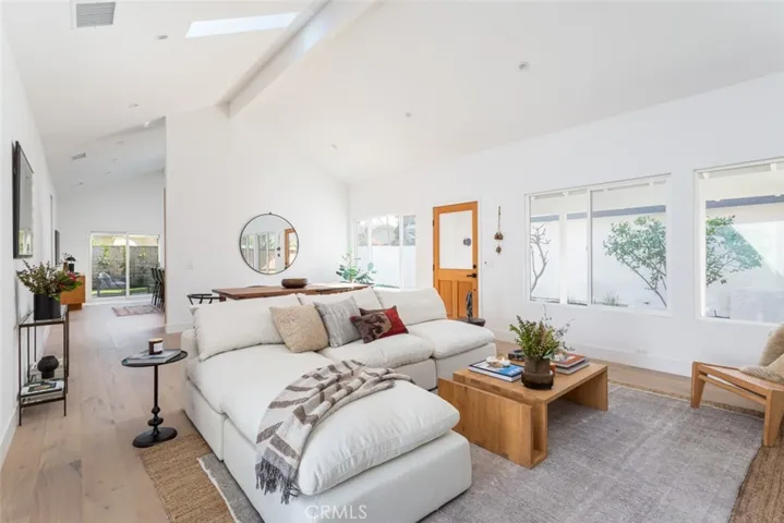 1071 Santa Rosa Avenue, Costa Mesa, California 92626