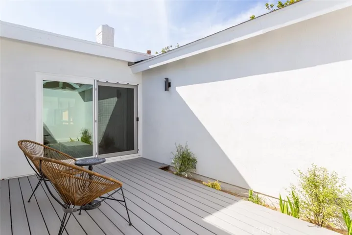 1071 Santa Rosa Avenue, Costa Mesa, California 92626