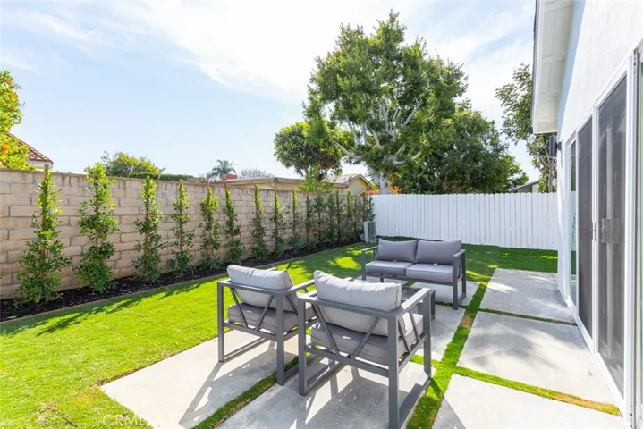1071 Santa Rosa Avenue, Costa Mesa, California 92626