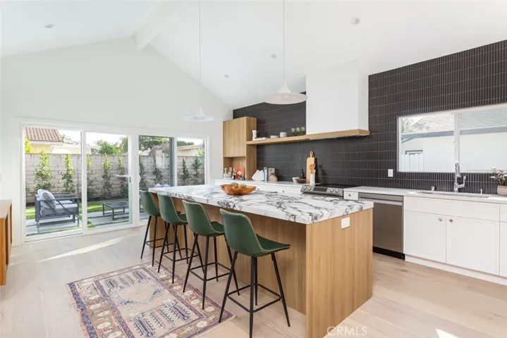 1071 Santa Rosa Avenue, Costa Mesa, California 92626