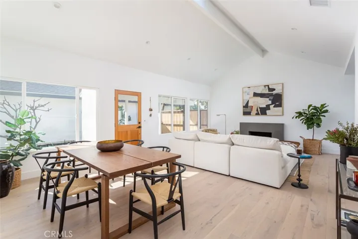 1071 Santa Rosa Avenue, Costa Mesa, California 92626