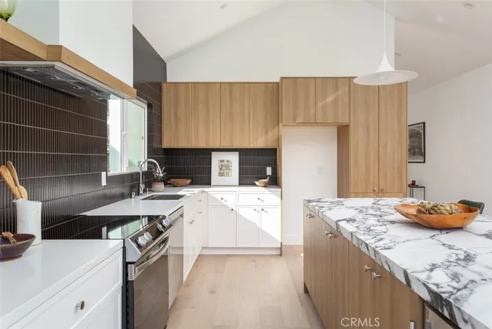 1071 Santa Rosa Avenue, Costa Mesa, California 92626
