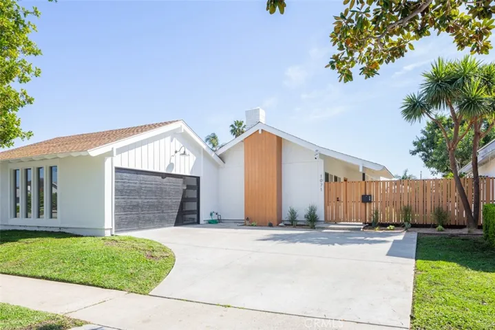 1071 Santa Rosa Avenue, Costa Mesa, California 92626