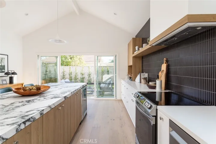 1071 Santa Rosa Avenue, Costa Mesa, California 92626