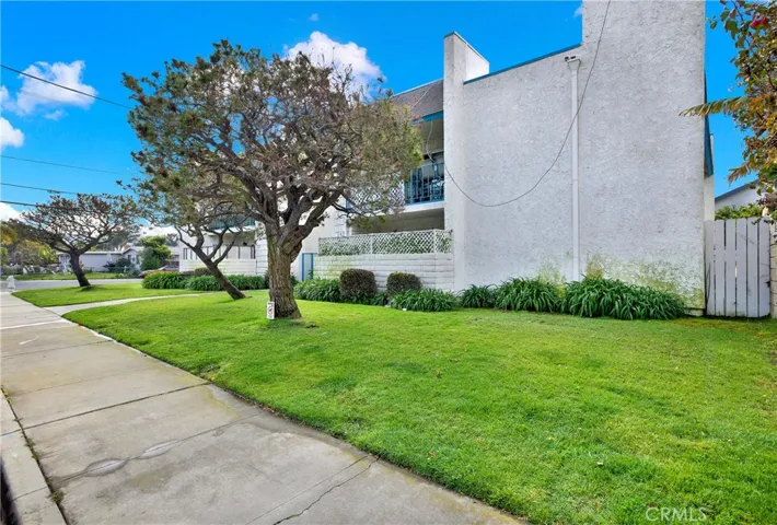 353 Hamilton Street, Costa Mesa, California 92627