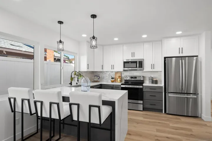 Single level breakfast bar perfect for your oversized charcuterie boards when entertaining.