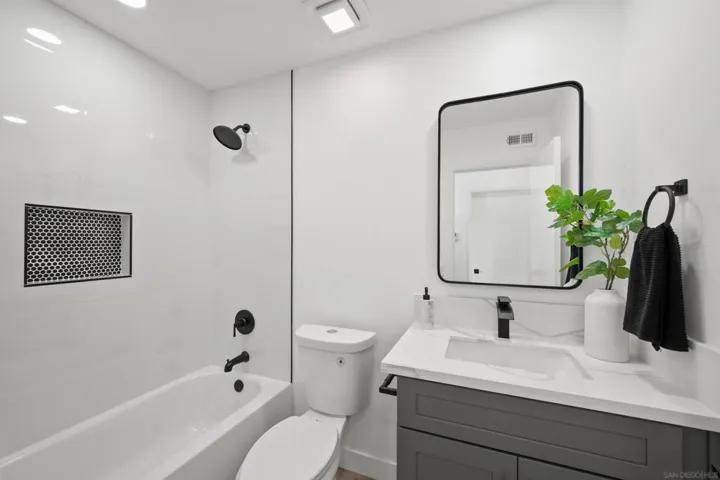 Hallway bathroom services all secondary bedrooms and the loft.