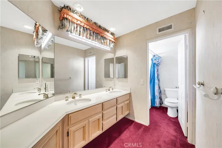 Secondary bathroom upstairs