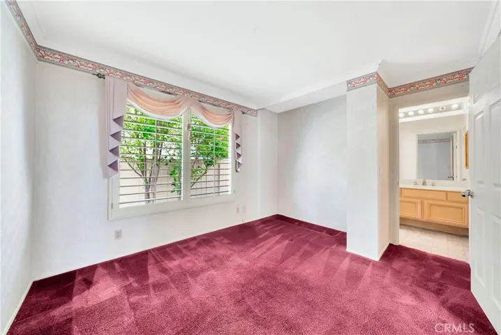 Downstairs bedroom.