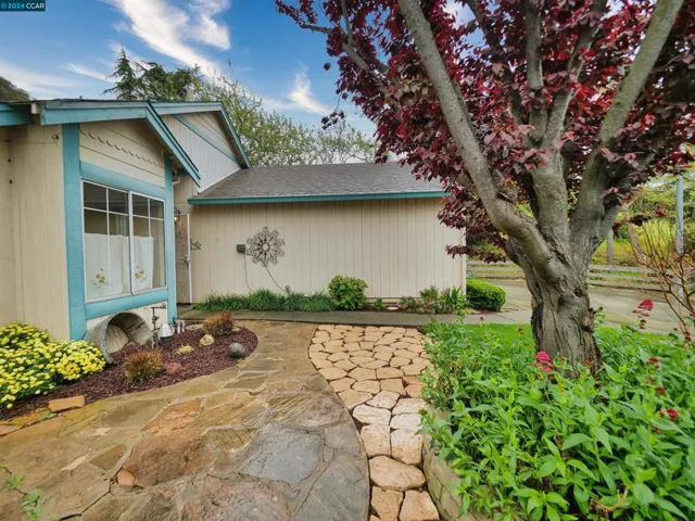 1050 Pueblo Court, Vallejo, California 94591-7809