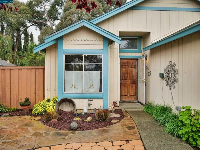 1050 Pueblo Court, Vallejo, California 94591-7809