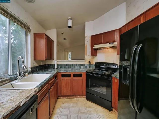 1050 Pueblo Court, Vallejo, California 94591-7809