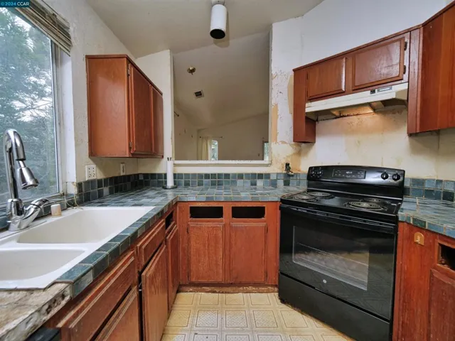 1050 Pueblo Court, Vallejo, California 94591-7809