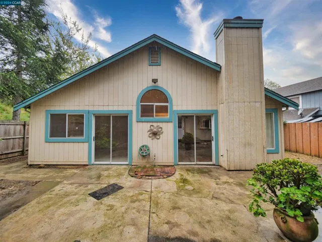 1050 Pueblo Court, Vallejo, California 94591-7809