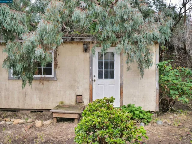 1050 Pueblo Court, Vallejo, California 94591-7809
