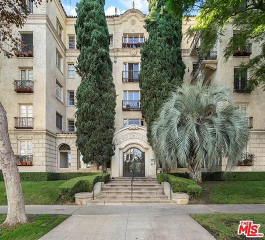 109 N Sycamore Avenue 204, Los Angeles, California 90036