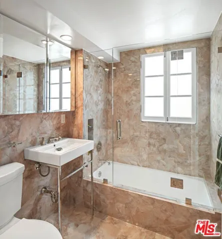 109 N Sycamore Avenue 204, Los Angeles, California 90036