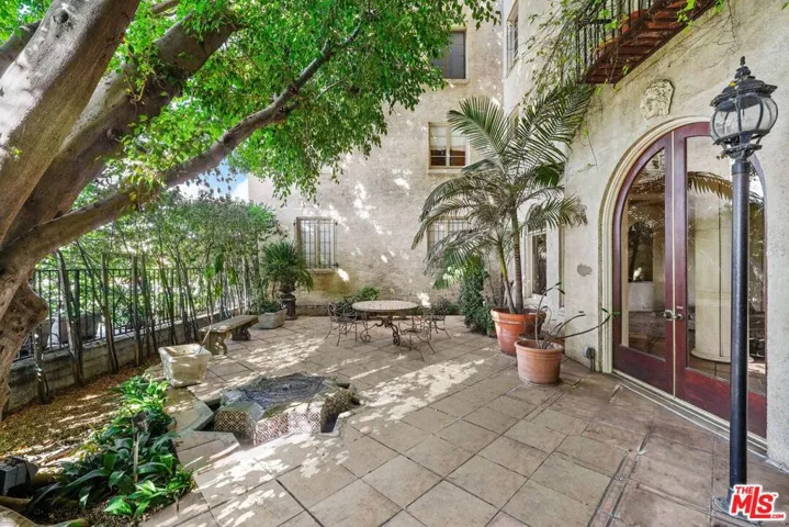 109 N Sycamore Avenue 204, Los Angeles, California 90036