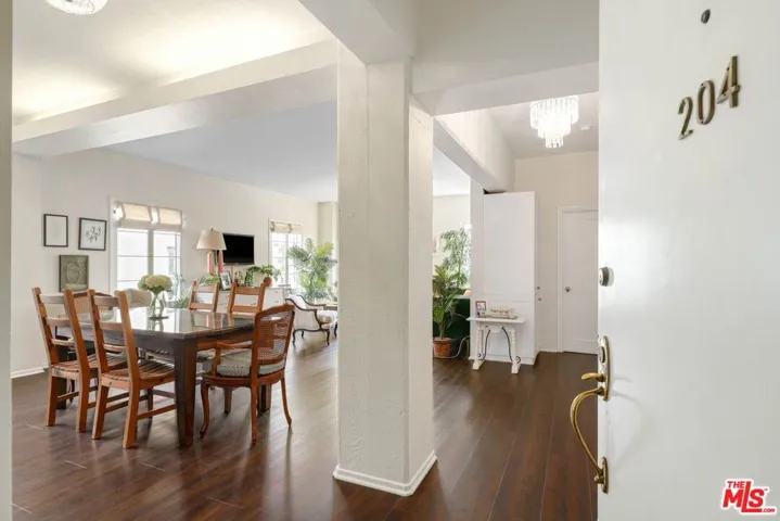 109 N Sycamore Avenue 204, Los Angeles, California 90036