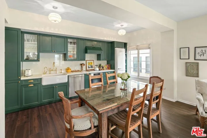 109 N Sycamore Avenue 204, Los Angeles, California 90036