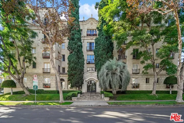 109 N Sycamore Avenue 204, Los Angeles, California 90036
