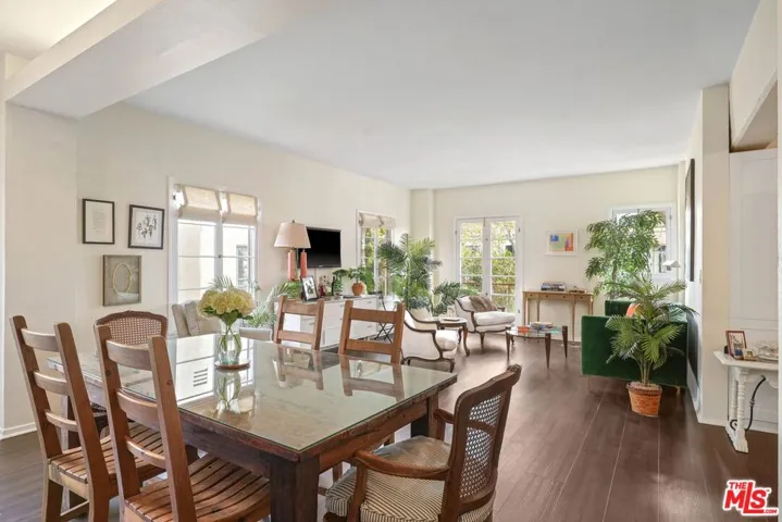 109 N Sycamore Avenue 204, Los Angeles, California 90036