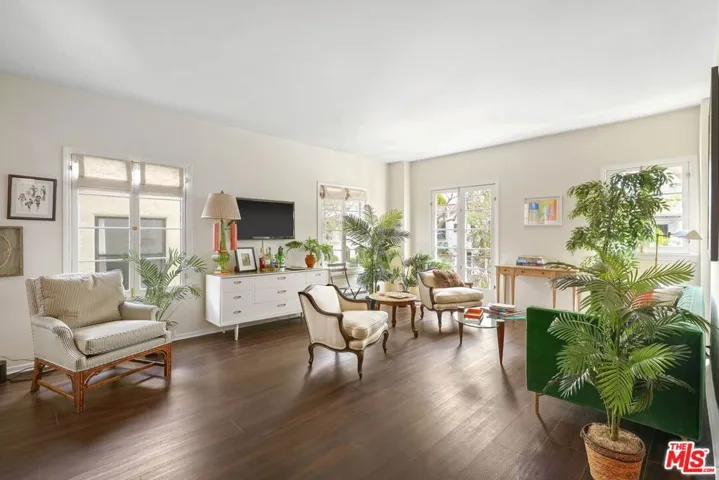 109 N Sycamore Avenue 204, Los Angeles, California 90036