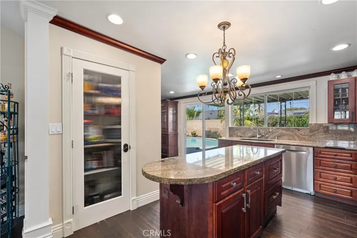 Walk In Pantry