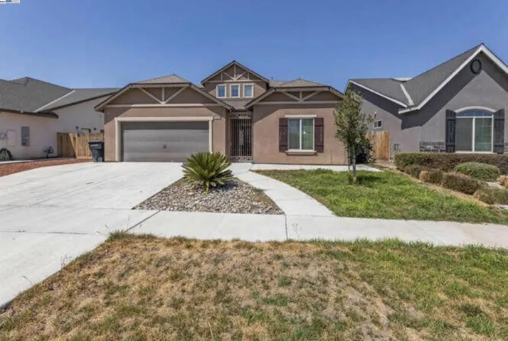 2130 W Bryman St, Hanford, California 93230