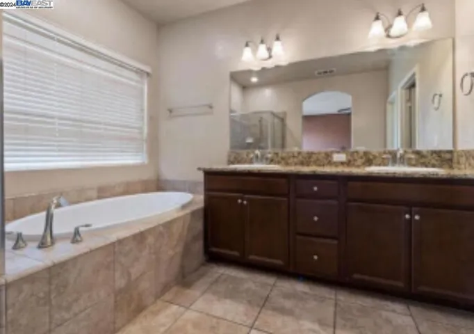 2130 W Bryman St, Hanford, California 93230