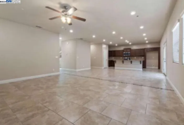 2130 W Bryman St, Hanford, California 93230
