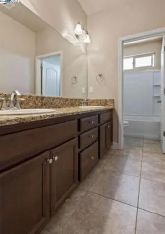 2130 W Bryman St, Hanford, California 93230
