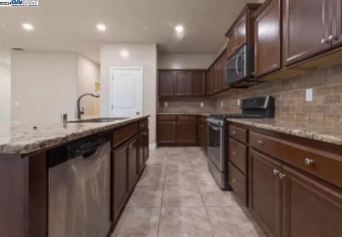 2130 W Bryman St, Hanford, California 93230